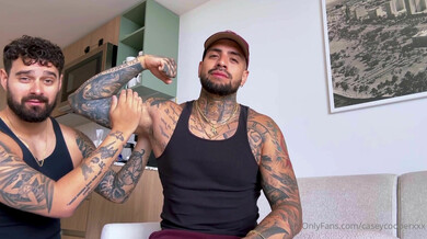 Casey Cooper e Costa Rican Papi em adoração de pés