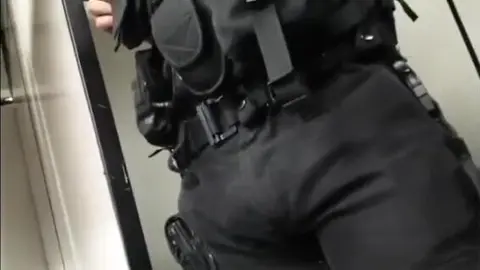 Un flic gay bande à fond