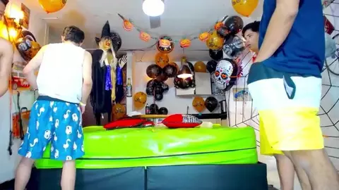 Heiße Gruppen-Camshow mit Latin-Twinks