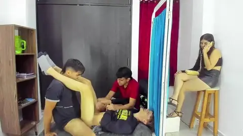 Show quente em grupo com amigos twinks