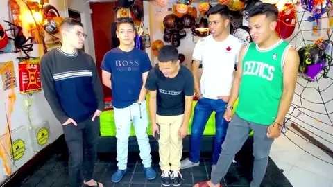 Grupo porno de colegas camboys latinos