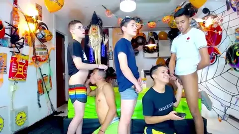 Porno-Gruppensex mit lateinamerikanischen Camboy-Freunden