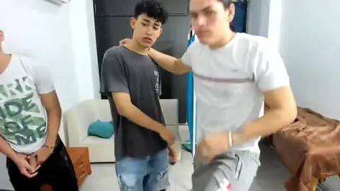 Show porno en grupo en cámara con colegas camboys