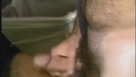 Un flic se branle la viande