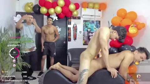 Coppie di twink latini in porno di gruppo