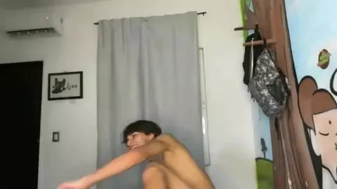 Couple de twinks camboys latinos en porno gay