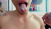 Sex show caliente con camboys latinos