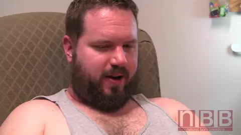 Graydon Emory se la chupa a Barrett James