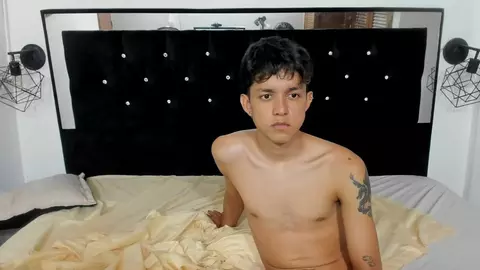 Show porno con coppia di twink SebasCat camboy