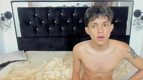 Show porno con coppia di twink SebasCat camboy