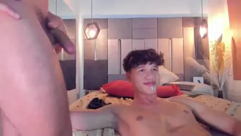 Show dal vivo caldo di coppia di twink camboy