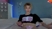 Modello twink porno in cam show bollente