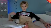 Modello twink porno in cam show bollente