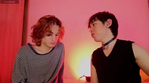 Casal bem quente DarcyAndStolas na webcam