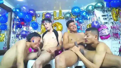 Grupo pornô sexy de camboys em show bem hot