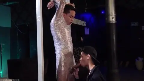 Joven Argentino Tommy Follando 010