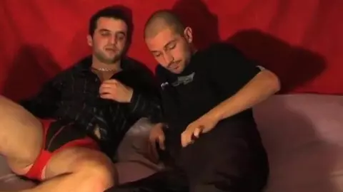 Bogdan adore la bite de ce beau Turc soi-disant hétéro