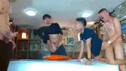 Orgía porno en grupo de twinks latinos