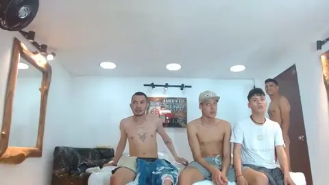 Orgie chaude de twinks latinos camboys en live