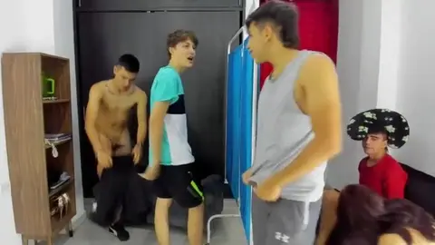 Orgia bollente di twink latini