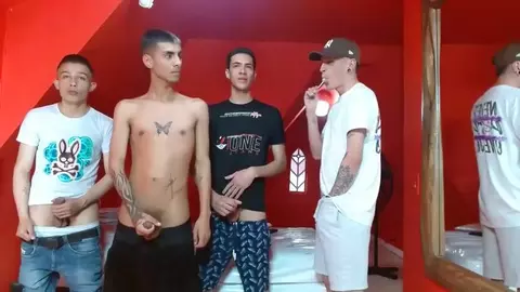 Show porno en groupe entre potes camboys - 2