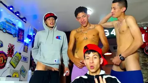Show caliente de grupo de twinks latinos