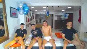 Grupo caliente de twinks camboys latinos