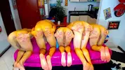Porno-Gruppenorgie mit Twink-Camboys in Show