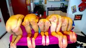 Porno-Gruppenorgie mit Twink-Camboys in Show