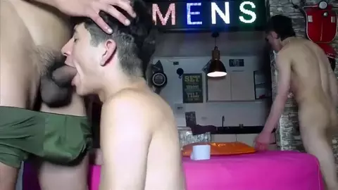 Orgia di gruppo di twink colombiani camboy