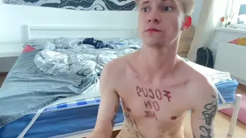 Couple de twinks lovers bien chauds – Max & Alpan