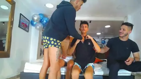 Orgia de camboys latinos show 2