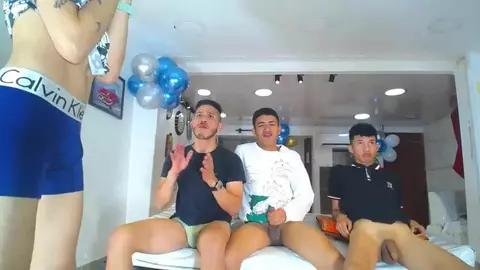 Orgia de camboys latinos show 2