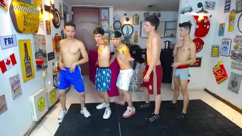 Grupo pornô de camboys latinos no tube