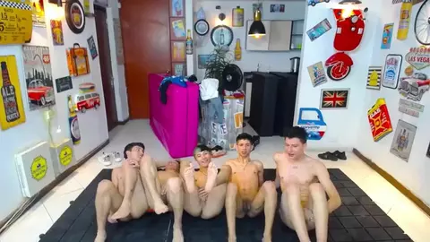 Grupo pornô de camboys latinos no tube