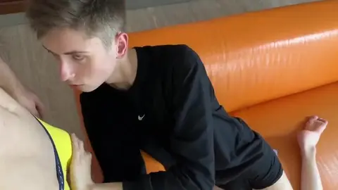 Heißer Homesex-Show mit einem Twink-Lover-Pärchen