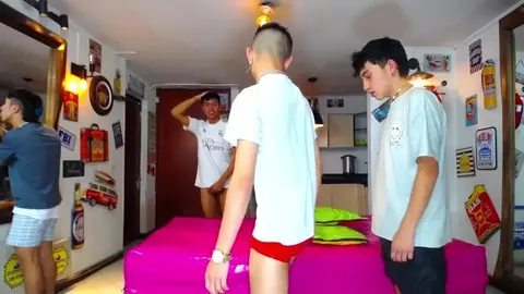 Lateinamerikanische Twink-Camboys im Gruppenfuck