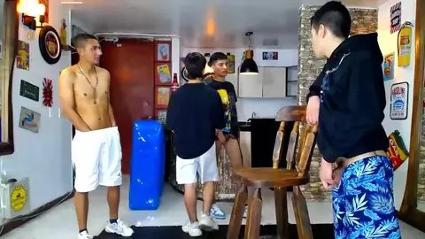 Orgía porno con camboys latinos bien calientes