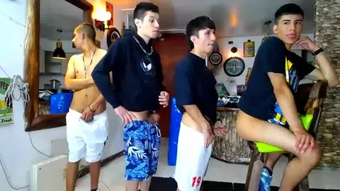 Orgia porno con camboy latini super arrapati