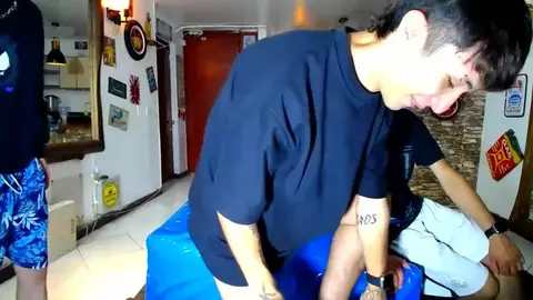 Porno-Orgie mit geilen Latino-Camboys