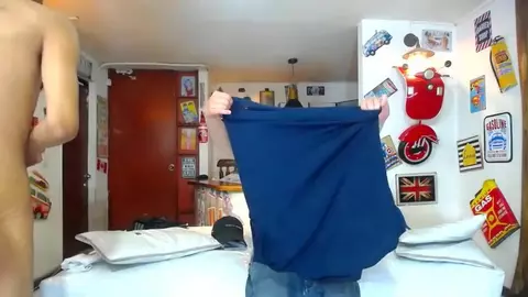 Show caliente en grupo con amigos twinks