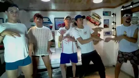 Orgia porno en cam entre amigos camboys