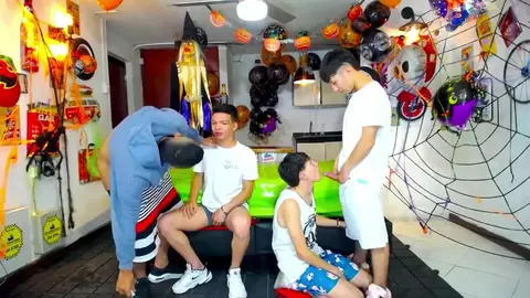 Show 2 de orgia pornô em grupo com twinks latinos