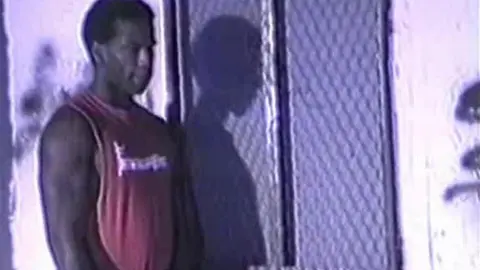 Negão dominante de couro