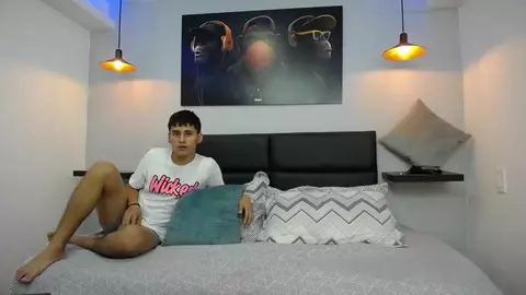 Show caldo di twink camboy di gruppo