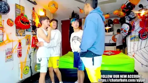 Show cam porno di gruppo con twinks