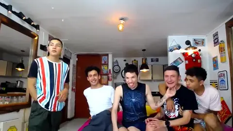 Heiße Gruppenorgie mit Latin-Camboys