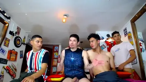 Orgia quente em grupo com camboys latinos