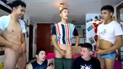 Orgía caliente de camboys latinos en grupo