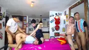 Orgía caliente de camboys latinos en grupo